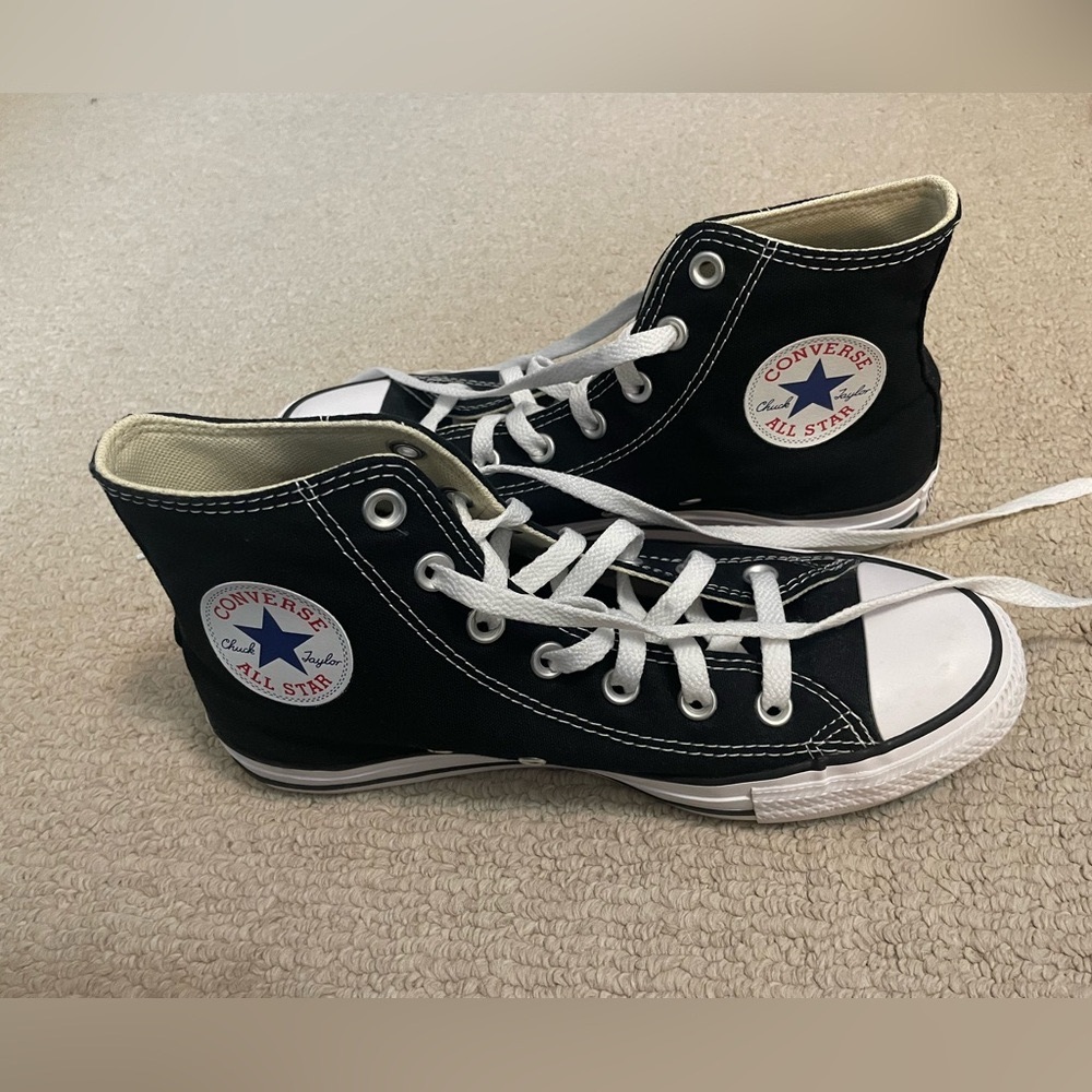 Converse Black Women’s Shoes
Size 8
